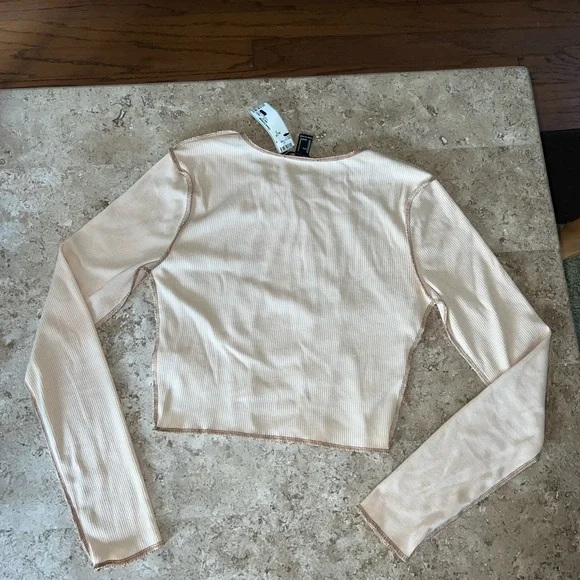 Nude Sunray Seam Ribbed Raw Hem Long Sleeve Crop Shirt - Picture 6 of 6